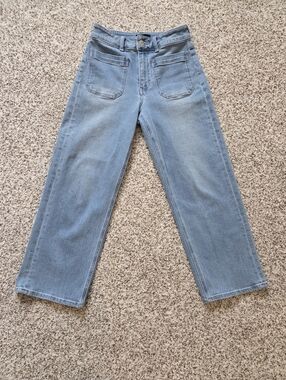 Quince Women's Cropped Light Wash Jeans 26" Waist